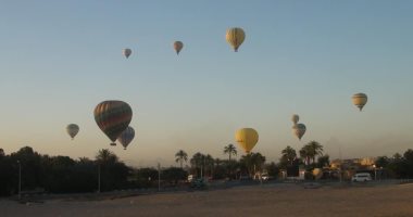 إلغاء تحليق رحلات البالون الطائر بالأقصر نتيجة سرعة الرياح فجراً