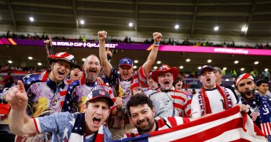 جماهير أمريكا تشعل أجواء مباراة ويلز فى كأس العالم 2022.. صور