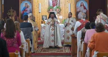 بطريرك الأقباط الكاثوليك يحتفل بعيد الملاك ميخائيل بكنيسة سان ميشيل بالإسكندرية