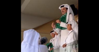 السعودية نيوز | 
                                            أمير قطر يرتدي وشاح المملكة العربية السعودية في مباراة الأرجنتين.. صور
                                        