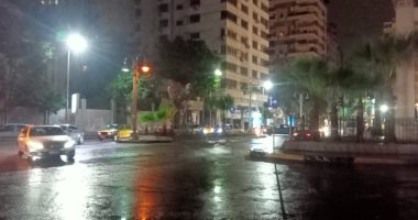 أمطار غزيرة تضرب الإسكندرية.. وشركة الصرف ترفع درجة الطوارئ.. صور وفيديو