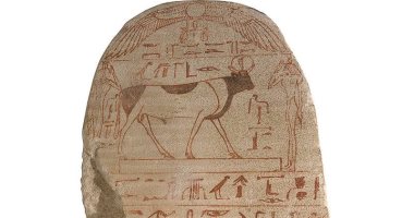 لوحة لـ إيزيس ونفتيس تعود للعصر الجيرى تعرض فى المتحف المصرى بالتحرير
