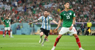 الأرجنتين تنعش الآمال فى كأس العالم بثنائية أمام المكسيك.. فيديو