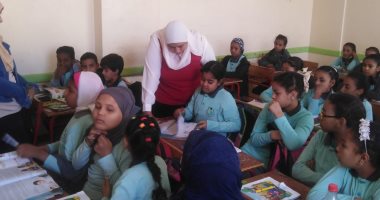 نائب محافظ أسوان تتفقد سير العملية التعليمية بمجمع مدارس العروبة
