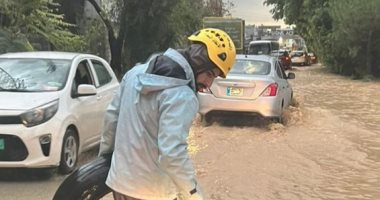 أمطار غزيرة تغرق شوارع لبنان والسيول تجرف السيارات.. فيديو وصور