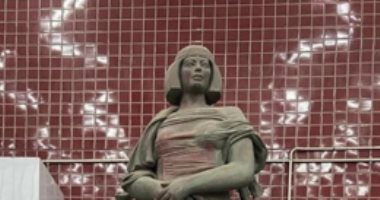 تمثال النحات فاروق إبراهيم "ضائع"بين الأكشاك بمحطة مترو المنيب..اعرف تفاصيل