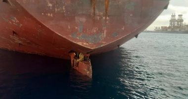 إنقاذ 3 نيجيريين هاجروا لإسبانيا مختبئين فى دفة سفينة ضخمة.. فيديو