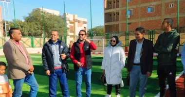 45 طالبا وطالبة من كلية التربية الرياضية يتفقدون مشروعات قرى مركز المنشاة بسوهاج