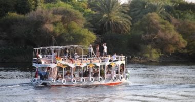 سحر الطبيعة.. جمال نهر النيل فى أسوان واستمتاع السائحين