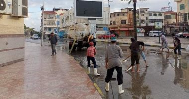 رفع مياه الأمطار من شوارع رأس البر.. صور