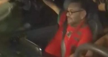 ملك المغرب يحتفل في شوارع الرباط بفوز أسود الأطلس على إسبانيا.. فيديو
