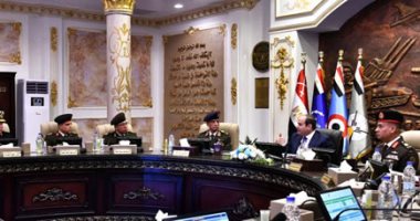 الرئيس السيسى يشهد بيانات ودرجات الطلاب المتقدمين للكليات العسكرية.. صور