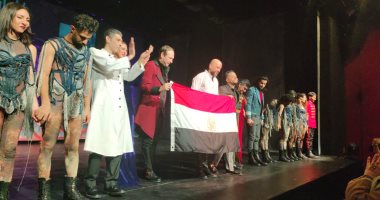 السفير المصرى بتونس يشاهد "هاملت بالمقلوب" ضمن فعاليات أيام قرطاج المسرحية (صور)