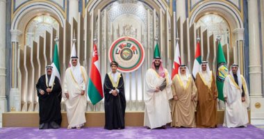 بمشاركة قادة الخليج ..انطلاق أعمال القمة الخليجية الـ43