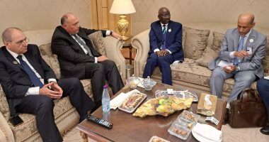 السعودية نيوز | 
                                            شكرى يلتقى وزير الشئون الخارجية والتعاون الموريتانى فى بالرياض
                                        