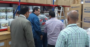 ضبط 336 كجم من زيوت الطعام مجهولة المصدر بأحد المخازن بالإسكندرية