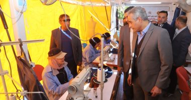 وزير القوى العاملة يتعهد بتسليم ماكينات خياطة للمتدربات فى طور سيناء.. فيديو