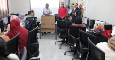 نائب محافظ الوادي الجديد تتفقد مركز "إبداع مصر الرقمية" وتلتقي المتدربين