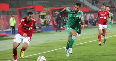الشناوي يتصدى لركلة جزاء محمود علاء فى مباراة الأهلى والاتحاد السكندري