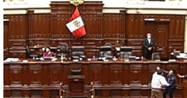 اشتباك بالضربات واللكمات بين النواب خلال جلسة فى برلمان بيرو.. فيديو 