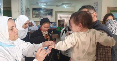 حملة التطعيم ضد مرض شلل الأطفال تصل المناطق النائية بالإسكندرية.. صور