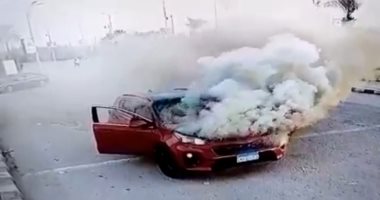 اندلاع حريق فى سيارة ملاكى على طريق الكورنيش ببنى سويف