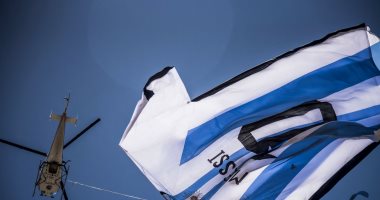 قميص ميسي يحلق فى سماء مدينة روزاريو قبل مباراة الأرجنتين ضد كرواتيا.. فيديو