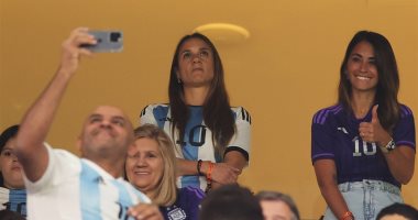 الأرجنتين ضد كرواتيا.. أنتونيلا ووالدة ميسي يساندان التانجو من المدرجات "صور"