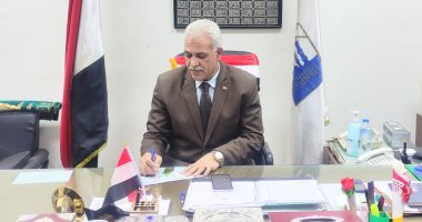 مدير تعليم القاهرة يهنئ أوائل الثانوية العامة من أبناء المحافظة