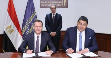 توقيع اتفاقية بين "المصرية للاتصالات" و"جريد تيليكوم" لإنشاء كابل بحرى يربط بين مصر واليونان
