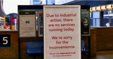 جارديان: عمال السكك الحديدية فى بريطانيا يكثفون إضراباهم للضغط على الحكومة