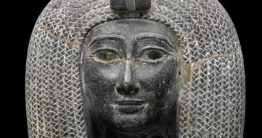 شاهد تمثال للملكة إيزيس والدة تحتمس الثالث فى المتحف المصرى بالتحرير 