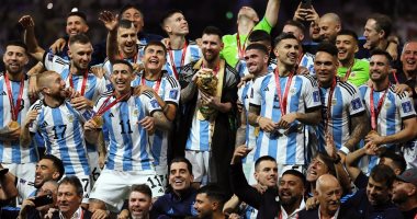 الأرجنتين ضد فرنسا.. نيمار يهنئ ميسي بعد التتويج بكأس العالم 