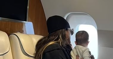 بريانكا شوبرا بصحبة ابنتها على متن طائرتها الخاصة