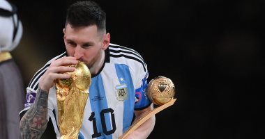 طباعة النجمة الثالثة لكأس العالم على قميص الأرجنتين.. فيديو