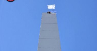 مشجعو الأرجنتين يتسلقون مسلة بوينس آيرس 67 متراً احتفالاً بكأس العالم.. صور 