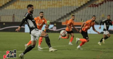 انطلاق مباراة الأهلي وفاركو ببرج العرب فى الدوري الممتاز