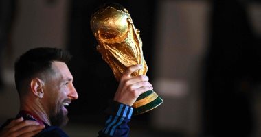 جماهير الأرجنتين تحتفل بكأس العالم مع اللاعبين فى شوارع بوينس آيرس.. فيديو