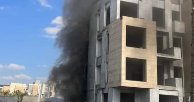 إخماد حريق شقة سكنية فى منطقة بولاق الدكرور بعد الدفع بـ 3 سيارات مطافئ