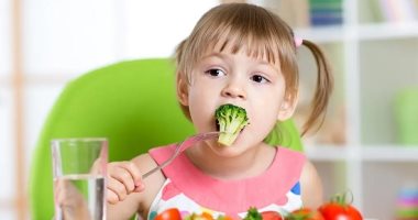 أطعمة مغذية يمكن تقديمها لطفلك لو مابيحبش اللحوم.. منها الفواكه المجففة