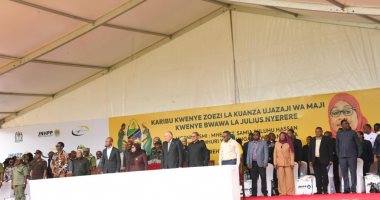 رئيسة تنزانيا تعطى الإشارة ببدء الملء الأول لخزان مياه سد "جوليوس نيريرى"