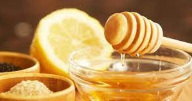 6 وصفات سهلة وسريعة من العسل.. يقشر ويرطب وينور البشرة
