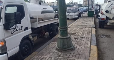 الأجهزة التنفيذية بأحياء الإسكندرية تكثف تواجدها بالشوارع لرفع آثار الأمطار