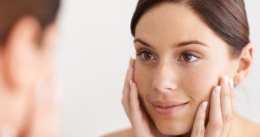 وصفات طبيعية للتخلص من تجاعيد الوجه.. خطوات سهلة ومكونات متوفرة في بيتك