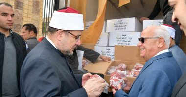 وزير الأوقاف ومحافظ بورسعيد يشهدان توزيع  2 طن من لحوم الصكوك 