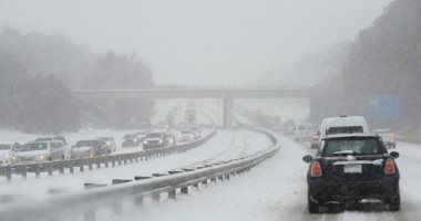 تساقط الثلوج الكثيف والبرد يعطل حركة المرور والنقل فى اليابان