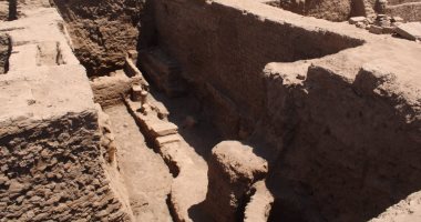 الآثار تعلن عن البدء في الكشف عن أجزاء معبد خنوم بإسنا.. صور
