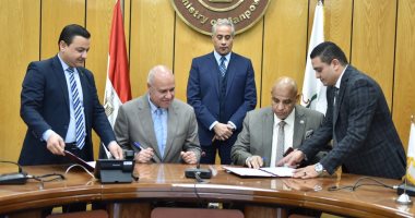 القوى العاملة توقع بروتوكول تعاون مع "مصر للطيران"