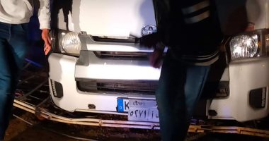 إصابة 14 شخصا إثر انقلاب سيارة ميكروباص بالمنيا