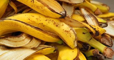  استخدامات مختلفة لقشر الموز لتبييض الأسنان وتلميع الجلود